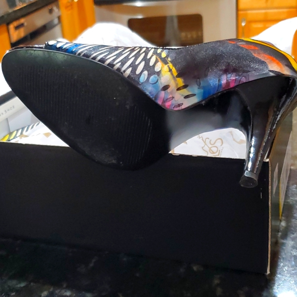 Shoes - Picture 5 of 5